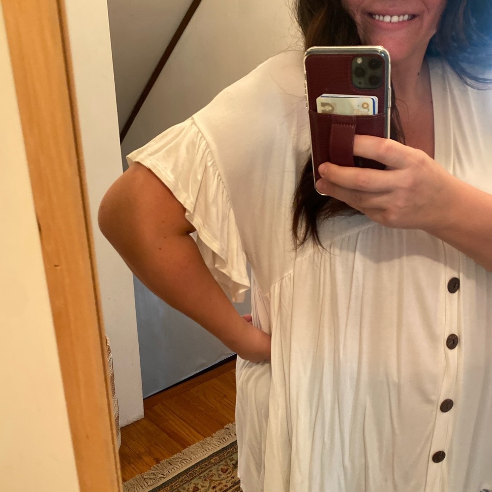 Oversized white top with faux buttons - Picture 4 of 6